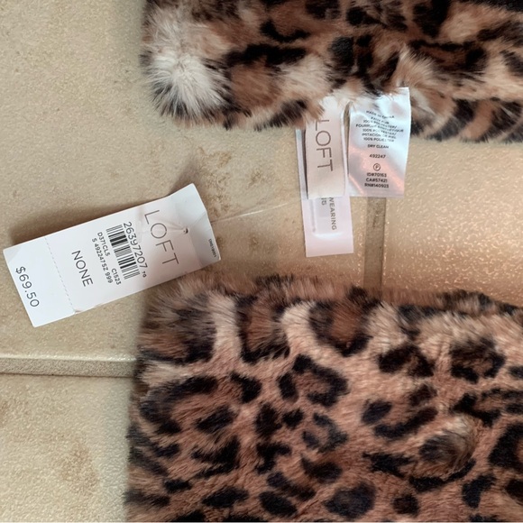 Animal print collar scarf - Picture 2 of 3